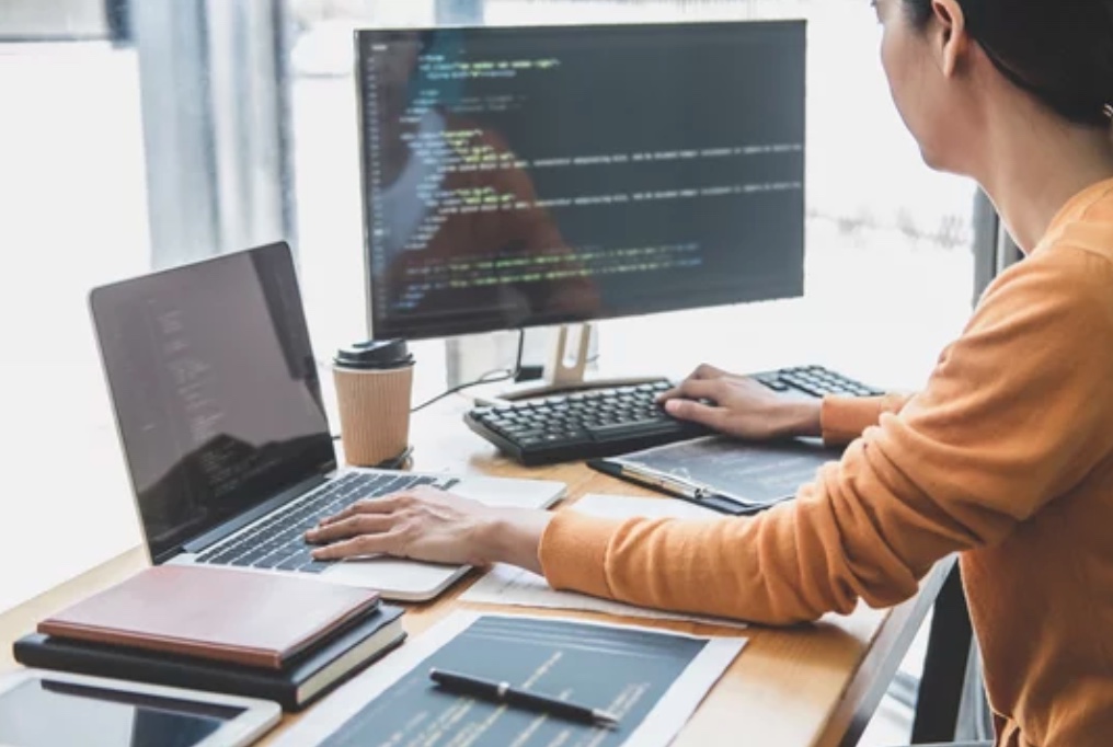 ホームページ更新・修正センターには修正対応のプロが在籍しております。